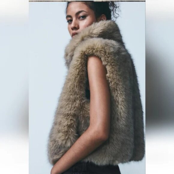ZARA FAUX FUR VEST - Picture 1 of 7